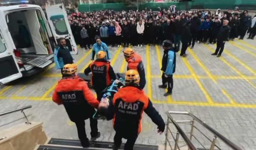 İhsan Tangülü Ortaokulu’nda Deprem Tatbikatı Gerçeği Aratmadı