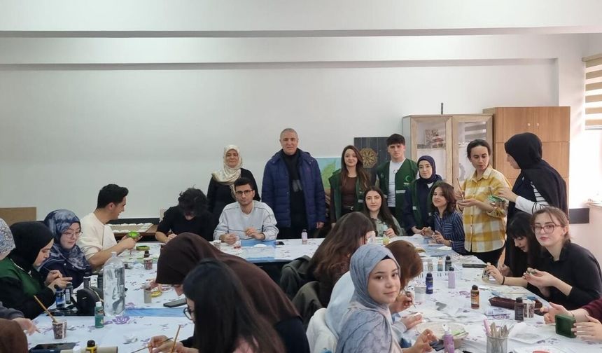 Yeşilay Gönüllüleri El Sanatları Atölyelerinde Hünerlerini Sergiledi