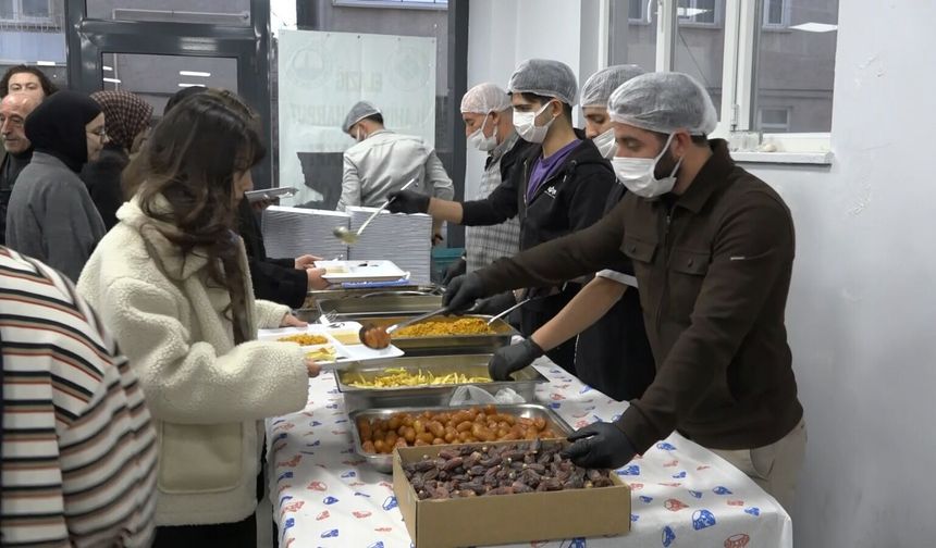 Elazığ İlahiyat ve Harput İlim Vakfı’ndan Öğrencilere İftar