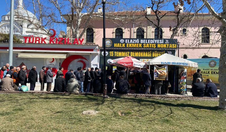 Elazığ’da 5 TL’lik Ekmek Kuyruğu Tepki Çekti
