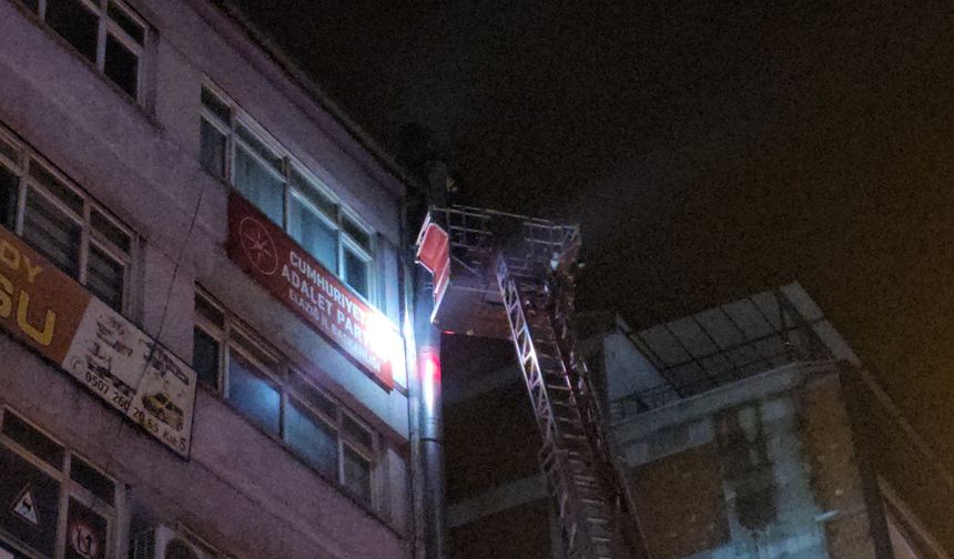 Elazığ'da bacadan yükselen yoğun duman korkuttu