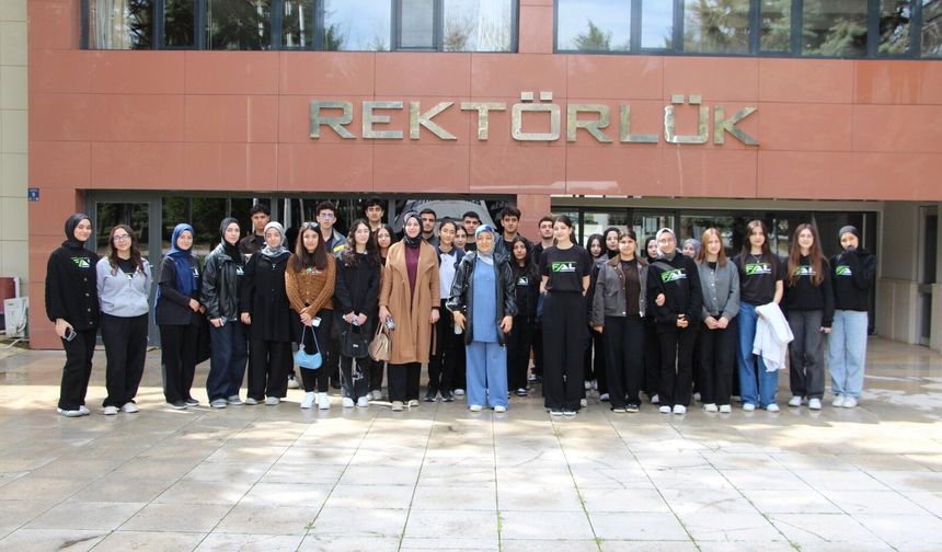 Fırat Üniversitesi'nde okul gezileri sürüyor