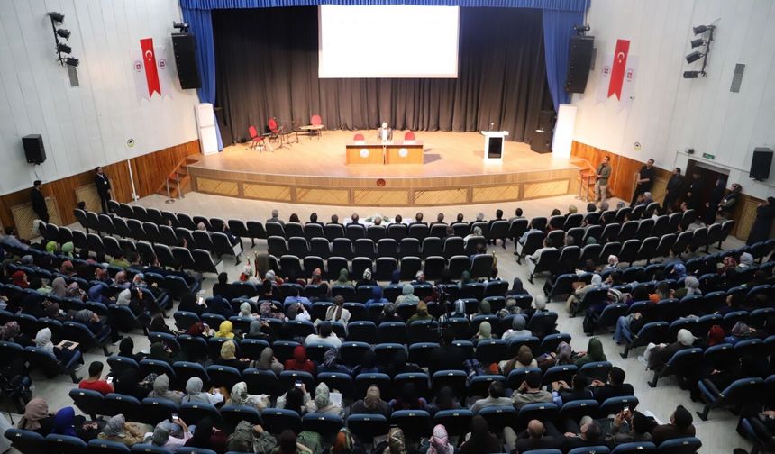 Fırat Üniversitesinde Anlamlı Buluşma: “Peygamber Ahlâkıyla Geleceği İnşa”
