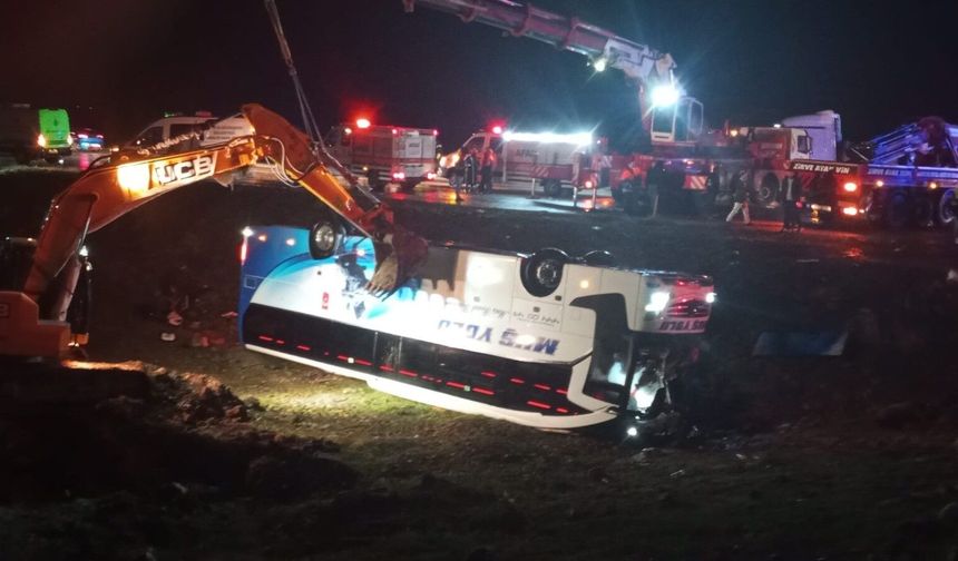 Malatya'da yolcu otobüsü devrildi: 4 ölü, çok sayıda yaralı