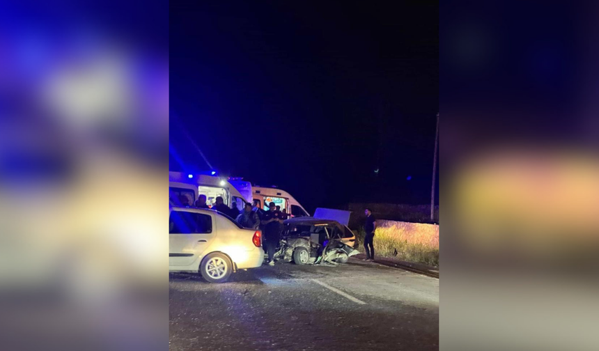 Elazığ’da otomobil ile traktör çarpıştı: 5 yaralı
