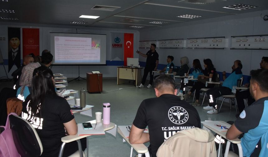 UMKE Personeline KBRN Müdahale Eğitimi Verildi