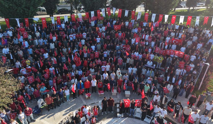 Elazığ'da zaman durdu: A Milli maç için dev ekran kuruldu
