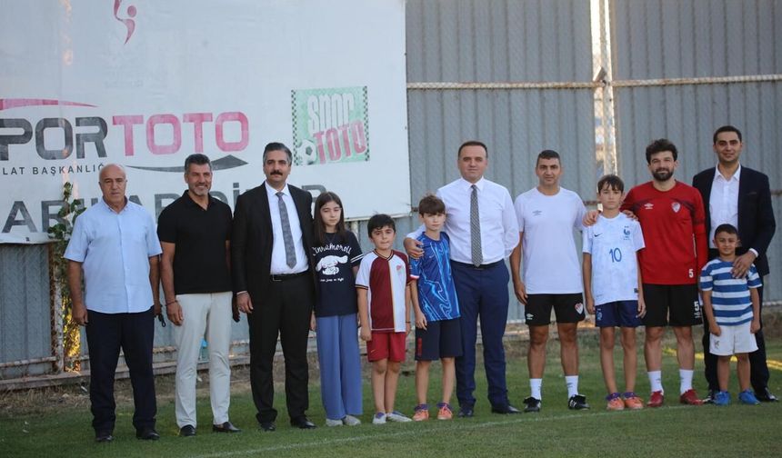 Elazığ Cumhuriyet Başsavcısı Aşkın Yeğin’den Elazığspor Antrenmanına Ziyaret