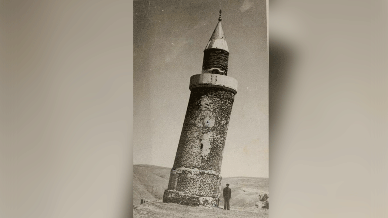 İtalya’nın Pisa’sından Daha Eğik