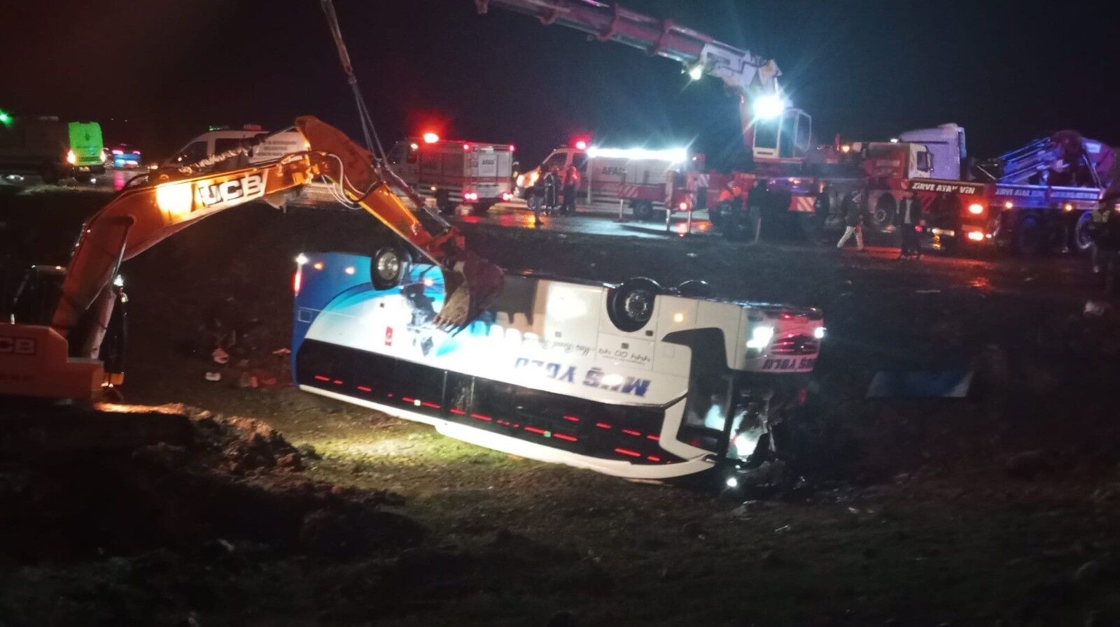 Malatya'da yolcu otobüsü devrildi: 4 ölü, çok sayıda yaralı