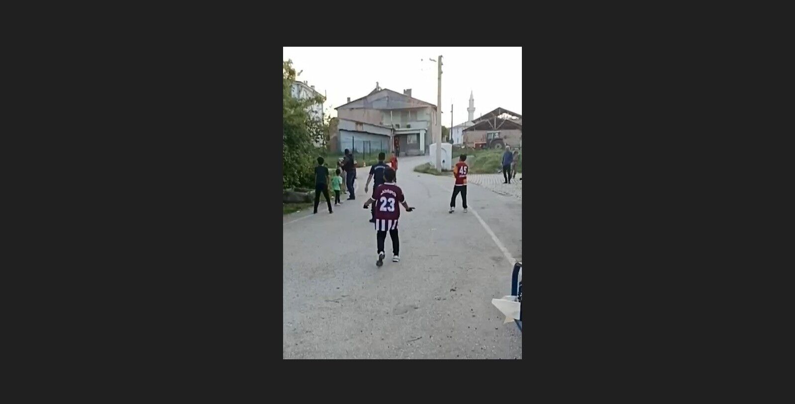 Elazığ'da gönülleri ısıtan maç: Jandarma ve çocuklar aynı sahada buluştu