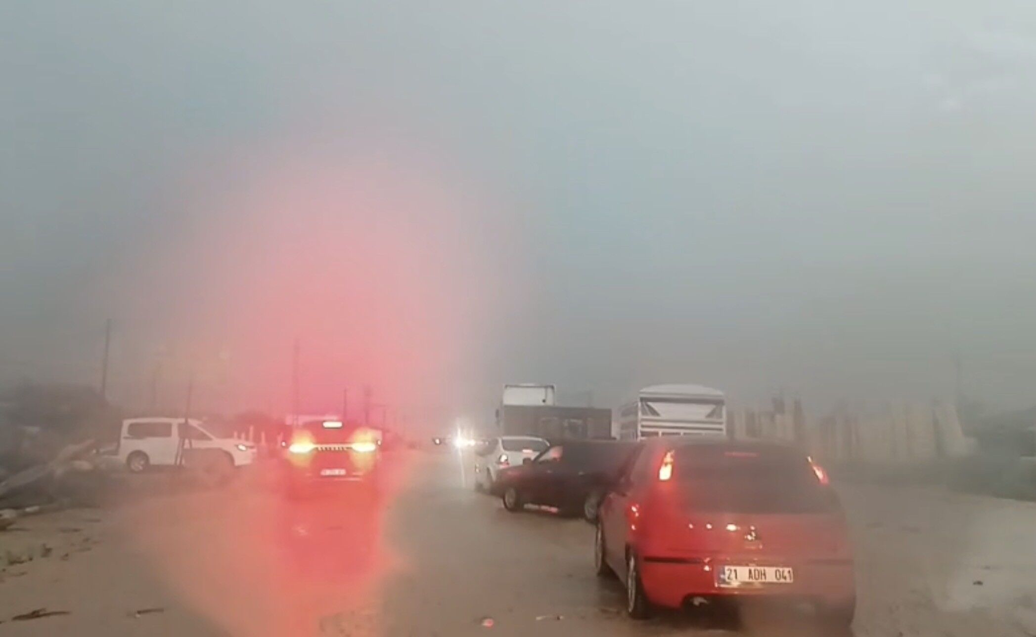 Elazığ-Tunceli yolu sel nedeniyle ulaşıma kapandı